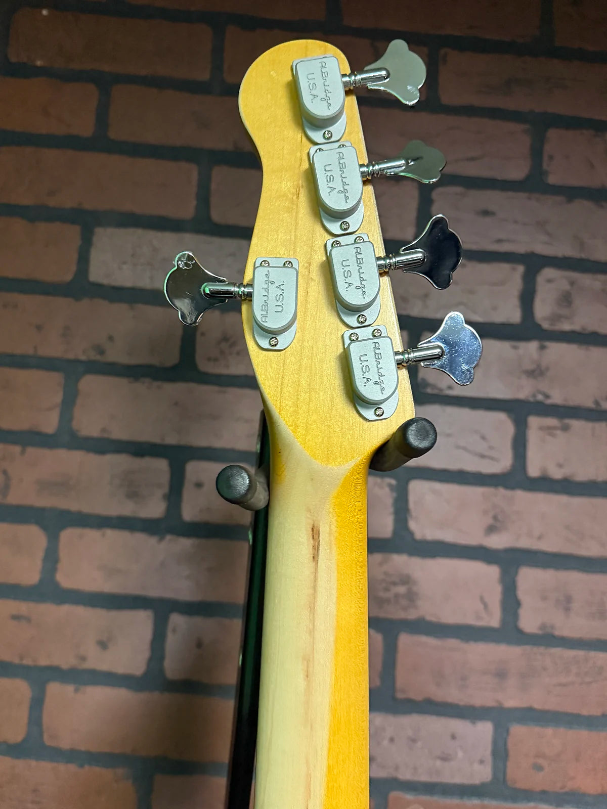 Woodcraft electric guitars AmpMaster 5 Bass short scale 30" Relic Sea Foam Green