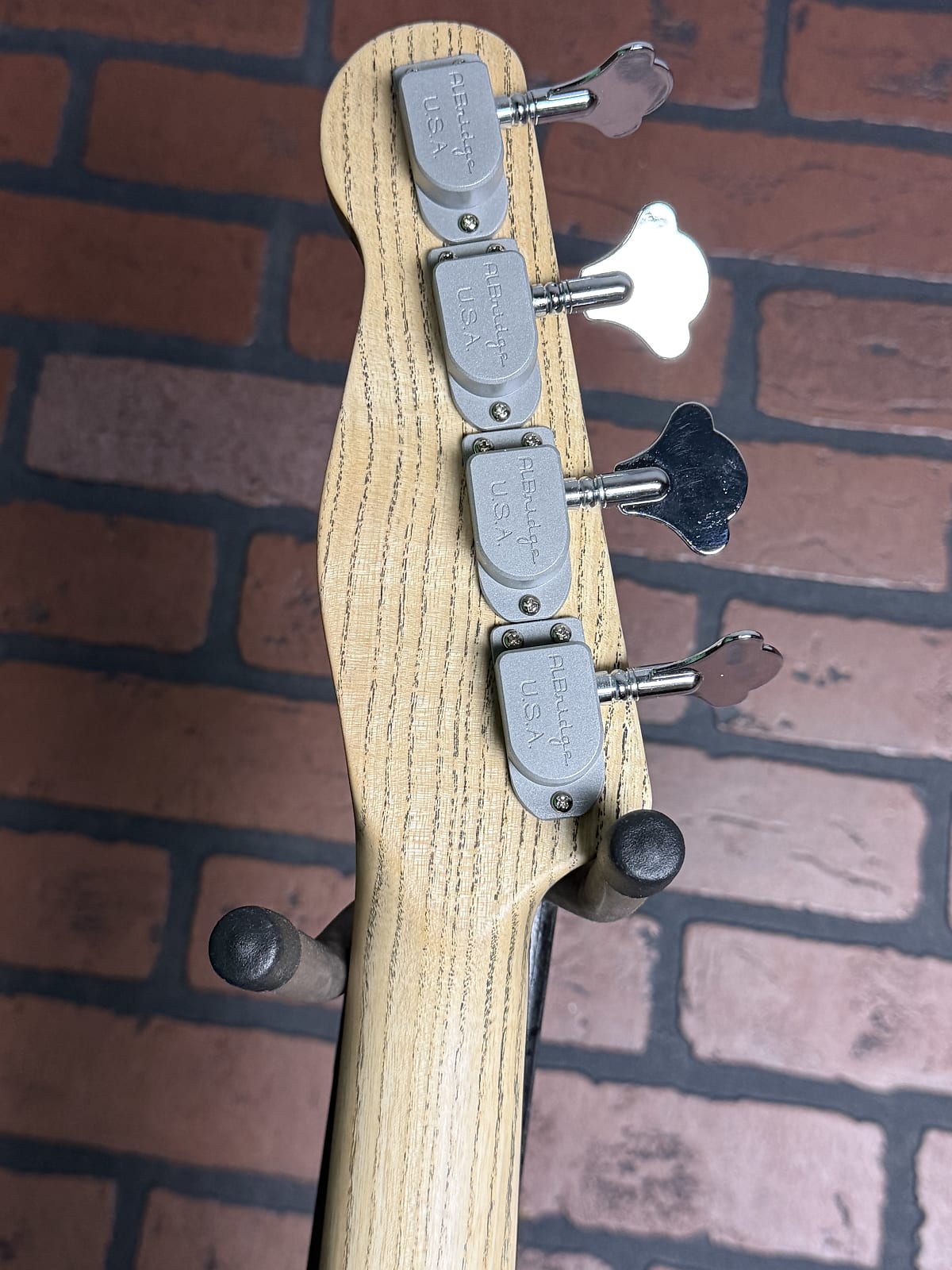 Woodcraft electric guitars AmpMaster 4 Bass short scale 30" Barhat Silver Pore