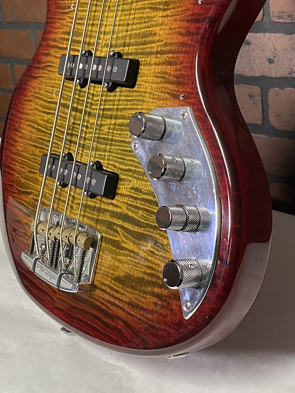 Short scale bass Wombat JB-4 Form Factor Audio 30" - Flame Maple