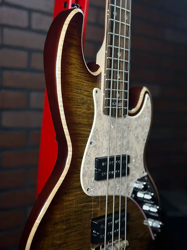 Form Factor Audio Wombat 4 short scale 30" Flame maple Ratio tuners