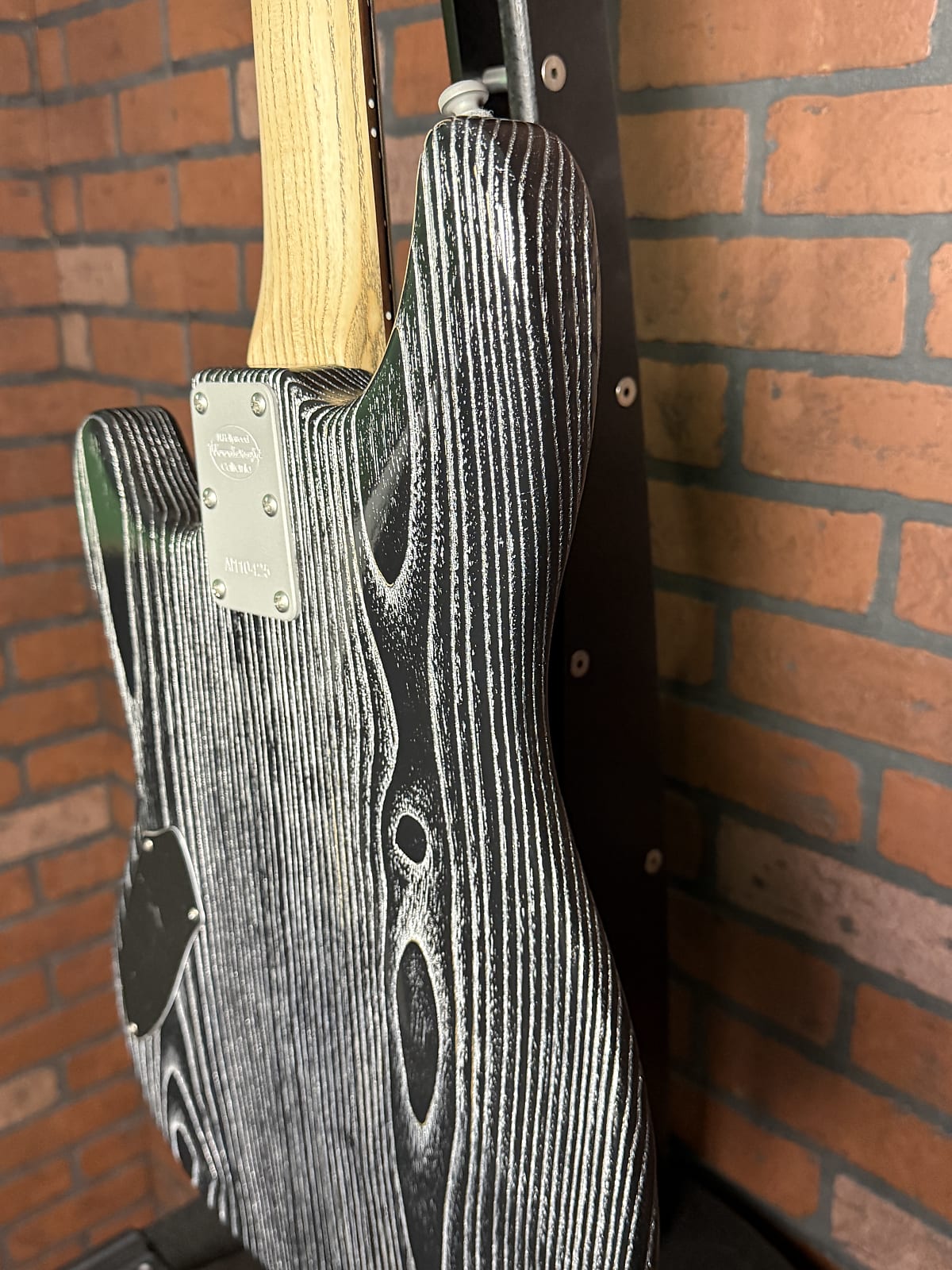 Woodcraft electric guitars AmpMaster 4 Bass short scale 30" Barhat Silver Pore