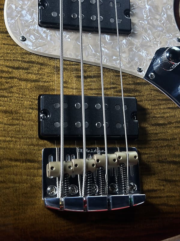 Form Factor Audio Wombat 4 short scale 30" Flame maple Ratio tuners