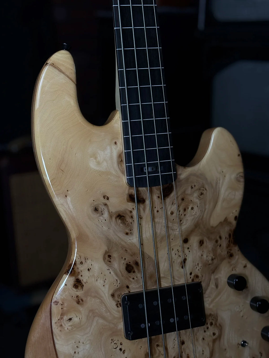 Form Factor Audio Wombat 4 String 34" Scale Fretless Bass Natural Burl Maple