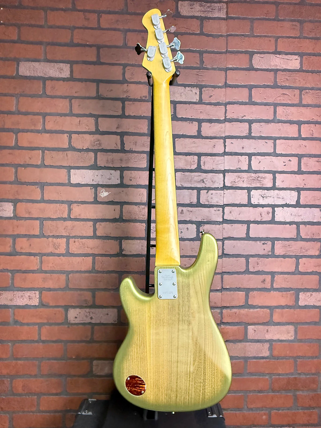 AmpMaster 5 Bass MEDIUM Scale 32" ||  Electric guitars Dual Pickup Green Golden Ash