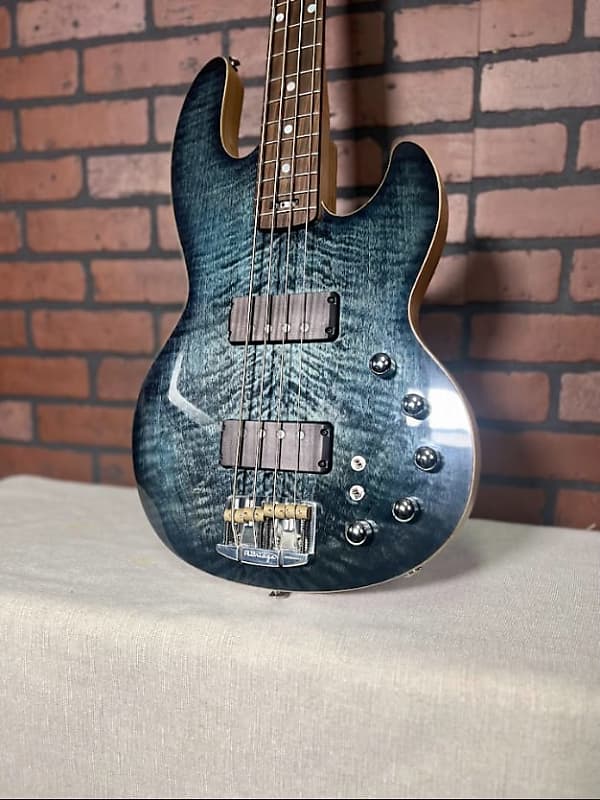 Form Factor Audio Wombat 4 Dark Grey Burst 34" scale