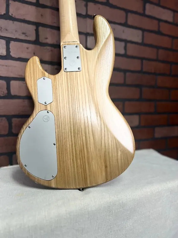 Form Factor Audio Wombat 4 Dark Grey Burst 34" scale