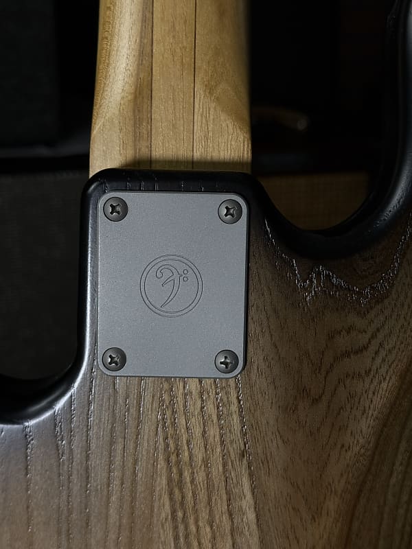 Form Factor Audio Wombat 250 years Old Walnut 4-String Bass Guitar 34" Scale